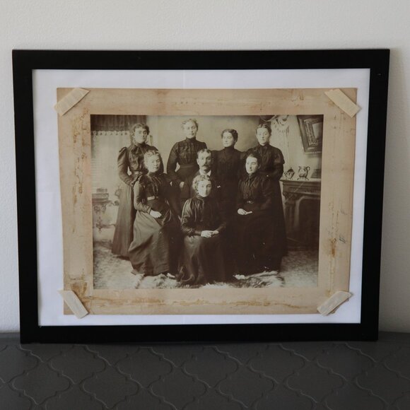 Professionally Framed Victorian Photograph from the 1880s. - Picture 3 of 4